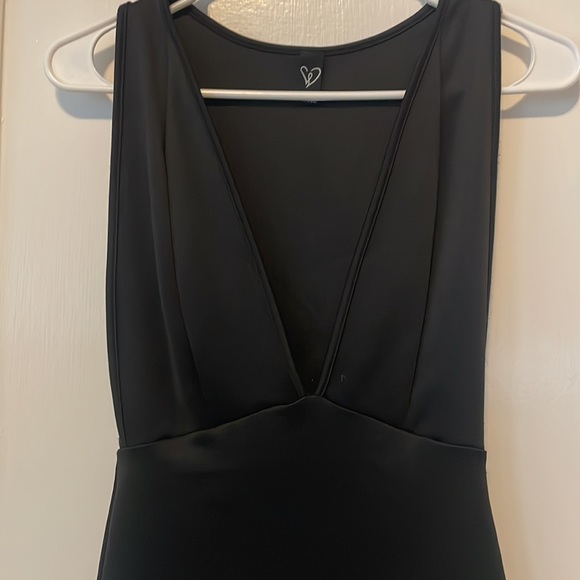 Plunge/ deep-V black bodysuit - Picture 3 of 3